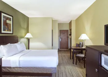 Country Inn & Suites by Radisson, Benton Harbor-St. Joseph, MI hotel thumbnail 5
