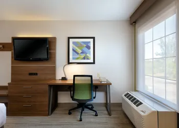 Holiday Inn Express & Suites Milton East I-10 by IHG hotel thumbnail 7