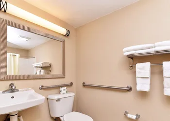 Executive Inn & Suites hotel thumbnail 4