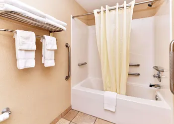 Executive Inn & Suites hotel thumbnail 5
