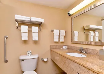Executive Inn & Suites hotel thumbnail 6