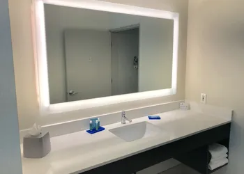 Holiday Inn Express Hotel & Suites Tracy by IHG hotel thumbnail 6