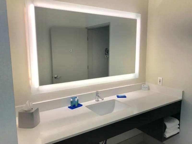 Holiday Inn Express Hotel & Suites Tracy by IHG hotel detail image 6