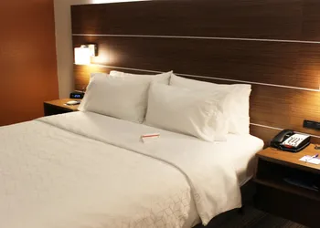 Holiday Inn Express Winfield by IHG hotel thumbnail 5