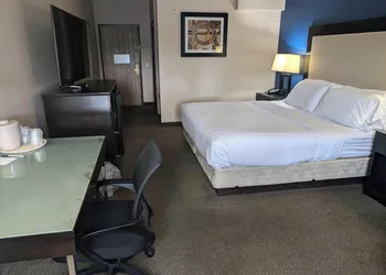 Wingate by Wyndham Ashland hotel thumbnail 6