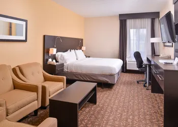 Holiday Inn Express & Suites Topeka West I-70 Wanamaker by IHG hotel thumbnail 2
