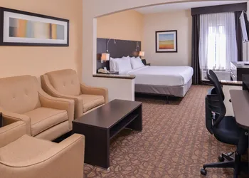 Holiday Inn Express & Suites Topeka West I-70 Wanamaker by IHG hotel thumbnail 5
