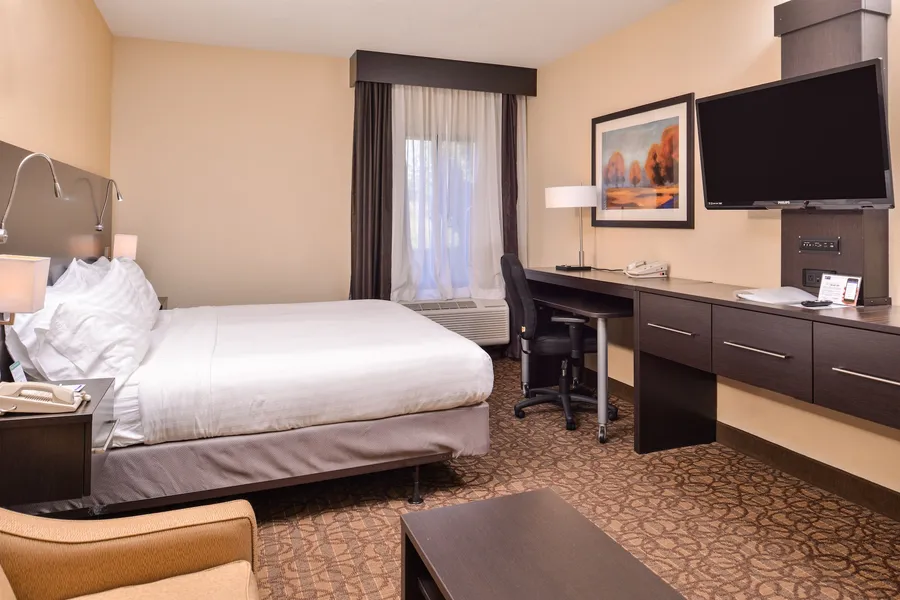 Holiday Inn Express & Suites Topeka West I-70 Wanamaker by IHG hotel detail image 6