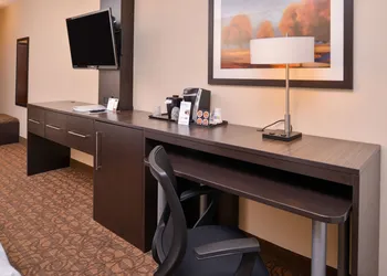 Holiday Inn Express & Suites Topeka West I-70 Wanamaker by IHG hotel thumbnail 7