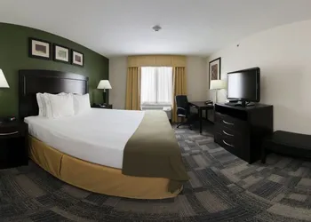 Holiday Inn Express & Suites Pekin (Peoria Area) by IHG hotel thumbnail 3