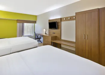 Holiday Inn Express & Suites Milford by IHG hotel thumbnail 2