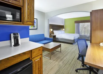 Holiday Inn Express & Suites Milford by IHG hotel thumbnail 8