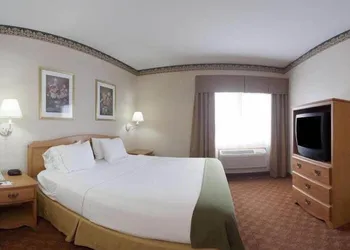 Holiday Inn Express & Suites Wauseon by IHG hotel thumbnail 3