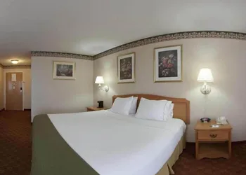Holiday Inn Express & Suites Wauseon by IHG hotel thumbnail 6