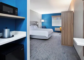 Holiday Inn Express & Suites Wauseon by IHG hotel thumbnail 8