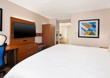 Holiday Inn Express Fairfax - Arlington Boulevard by IHG hotel thumbnail 4