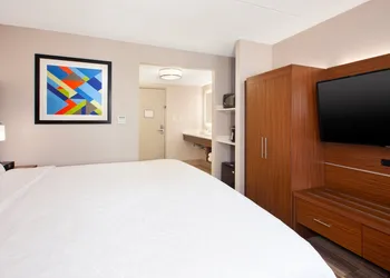 Holiday Inn Express Fairfax - Arlington Boulevard by IHG hotel thumbnail 6