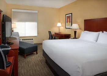 Holiday Inn Express & Suites Oxford by IHG hotel thumbnail 4