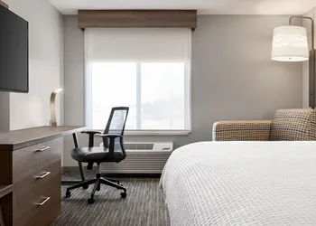 Holiday Inn Express & Suites Oxford by IHG hotel thumbnail 6