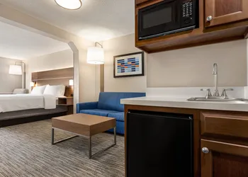 Holiday Inn Express & Suites Oxford by IHG hotel thumbnail 7