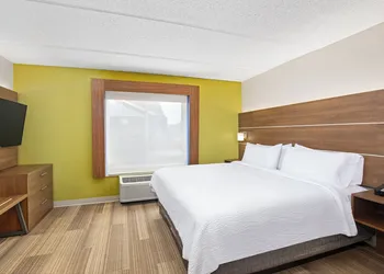 Holiday Inn Express Hotel and Suites Kings Mountain by IHG hotel thumbnail 3