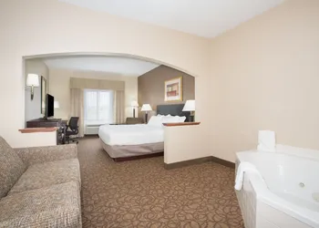 Holiday Inn Express Hotel & Suites Concordia by IHG hotel thumbnail 3