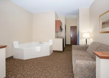 Holiday Inn Express Hotel & Suites Concordia by IHG hotel thumbnail 4