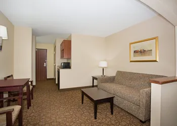 Holiday Inn Express Hotel & Suites Concordia by IHG hotel thumbnail 8