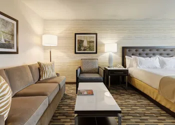 Holiday Inn Express Hotel & Suites Warwick-Providence (Arpt) by IHG hotel thumbnail 3