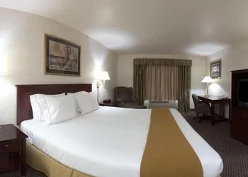 Holiday Inn Express Hotel & Suites Fort Atkinson by IHG hotel thumbnail 5