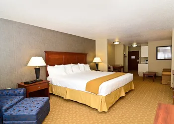 Holiday Inn Express Hotel & Suites Fort Atkinson by IHG hotel thumbnail 8