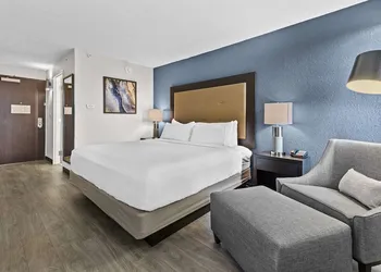 DoubleTree by Hilton Raleigh Midtown, NC hotel thumbnail 5
