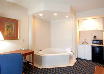 Holiday Inn Express & Suites Orangeburg by IHG hotel thumbnail 6