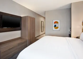 Holiday Inn Express Hotel & Suites Belleville by IHG hotel thumbnail 5