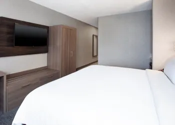 Holiday Inn Express Hotel & Suites Belleville by IHG hotel thumbnail 7