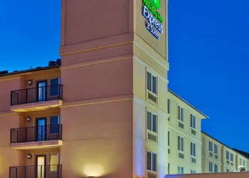 Holiday Inn Express Hotel & Suites Portland-NW Downtown by IHG hotel thumbnail 4