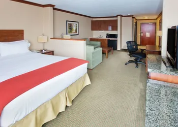 Holiday Inn Express Hotel & Suites Portland-NW Downtown by IHG hotel thumbnail 6