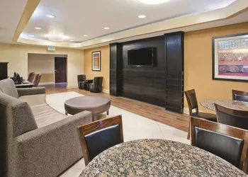 La Quinta Inn & Suites by Wyndham Hot Springs hotel thumbnail 2