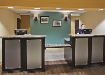 La Quinta Inn & Suites by Wyndham Hot Springs hotel thumbnail 4