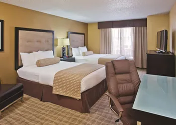 La Quinta Inn & Suites by Wyndham Hot Springs hotel thumbnail 5
