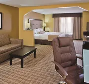 La Quinta Inn & Suites by Wyndham Hot Springs hotel detail image 7