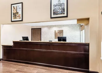 Comfort Inn & Suites Heath - Newark South hotel thumbnail 2