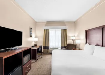 Comfort Inn & Suites Heath - Newark South hotel thumbnail 5
