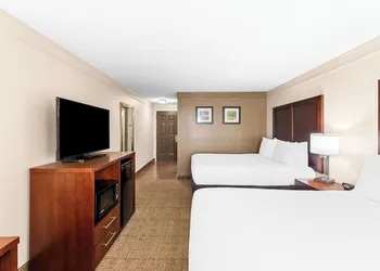 Comfort Inn & Suites Heath - Newark South hotel thumbnail 7