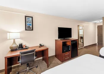 Comfort Inn & Suites Heath - Newark South hotel thumbnail 8