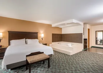 Holiday Inn Express Hotel & Suites Canton by IHG hotel thumbnail 5
