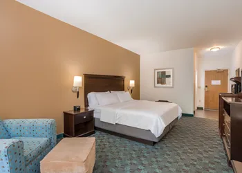Holiday Inn Express Hotel & Suites Canton by IHG hotel thumbnail 8
