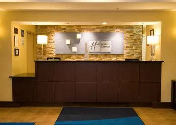 Holiday Inn Express Hotel & Suites Chicago-Algonquin by IHG hotel thumbnail 2