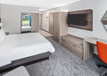 Holiday Inn Express Hotel & Suites Chicago-Algonquin by IHG hotel thumbnail 4