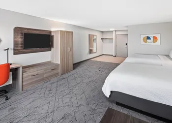 Holiday Inn Express Hotel & Suites Chicago-Algonquin by IHG hotel thumbnail 7